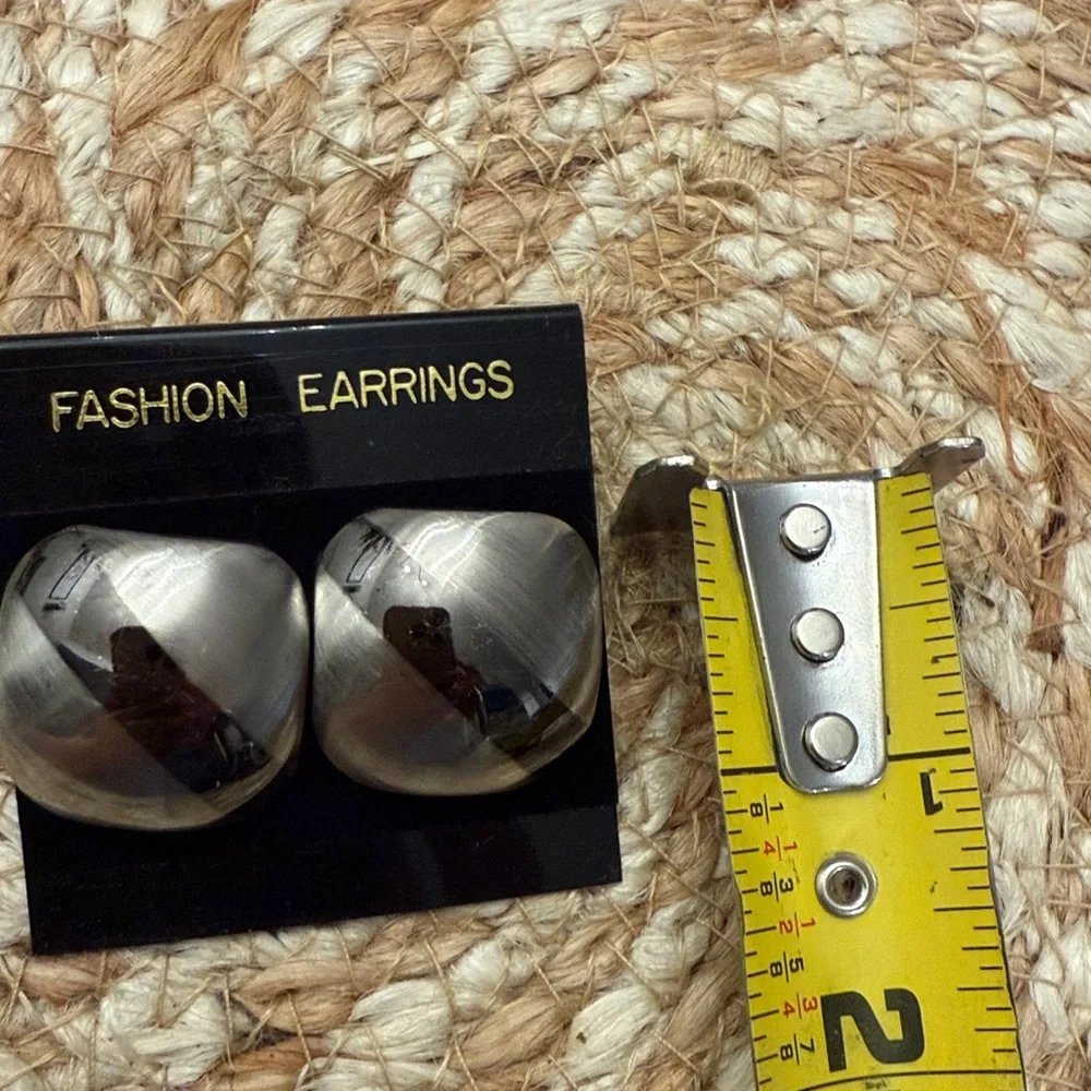 New NWT Fashion‎ Silver Tone Geometric Stud Earrings